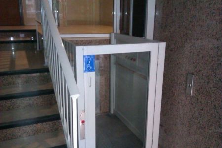 Instalación de plataforma sube escaleras en comunidad de vecinos de Valencia