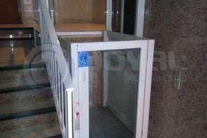 Instalación de plataforma sube escaleras en comunidad de vecinos de Valencia