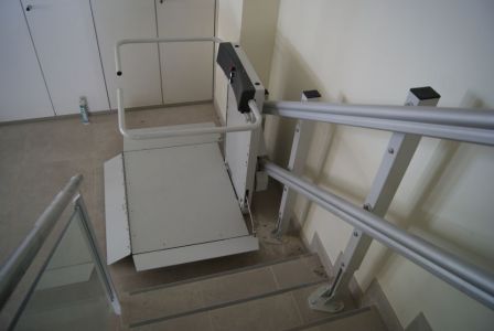 Instalación plataforma sube escaleras en Elche (ALICANTE)