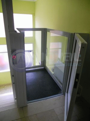 Elevador vertical en Sueca (Valencia)