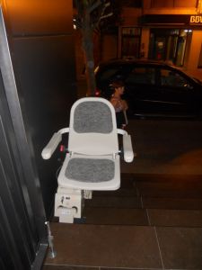 Silla Salvaescaleras Tramo recto a la interpérie en Elche (Alicante