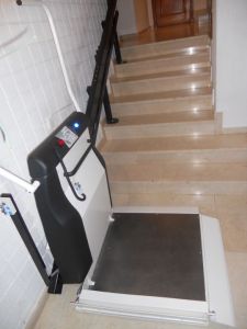 Plataforma Salvaescaleras en Urbanova II - Torre 10 (Alicante)