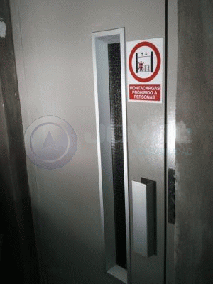 Montacargas industrial pequeño tonelaje en La Manga del Mar Menor (Murcia)